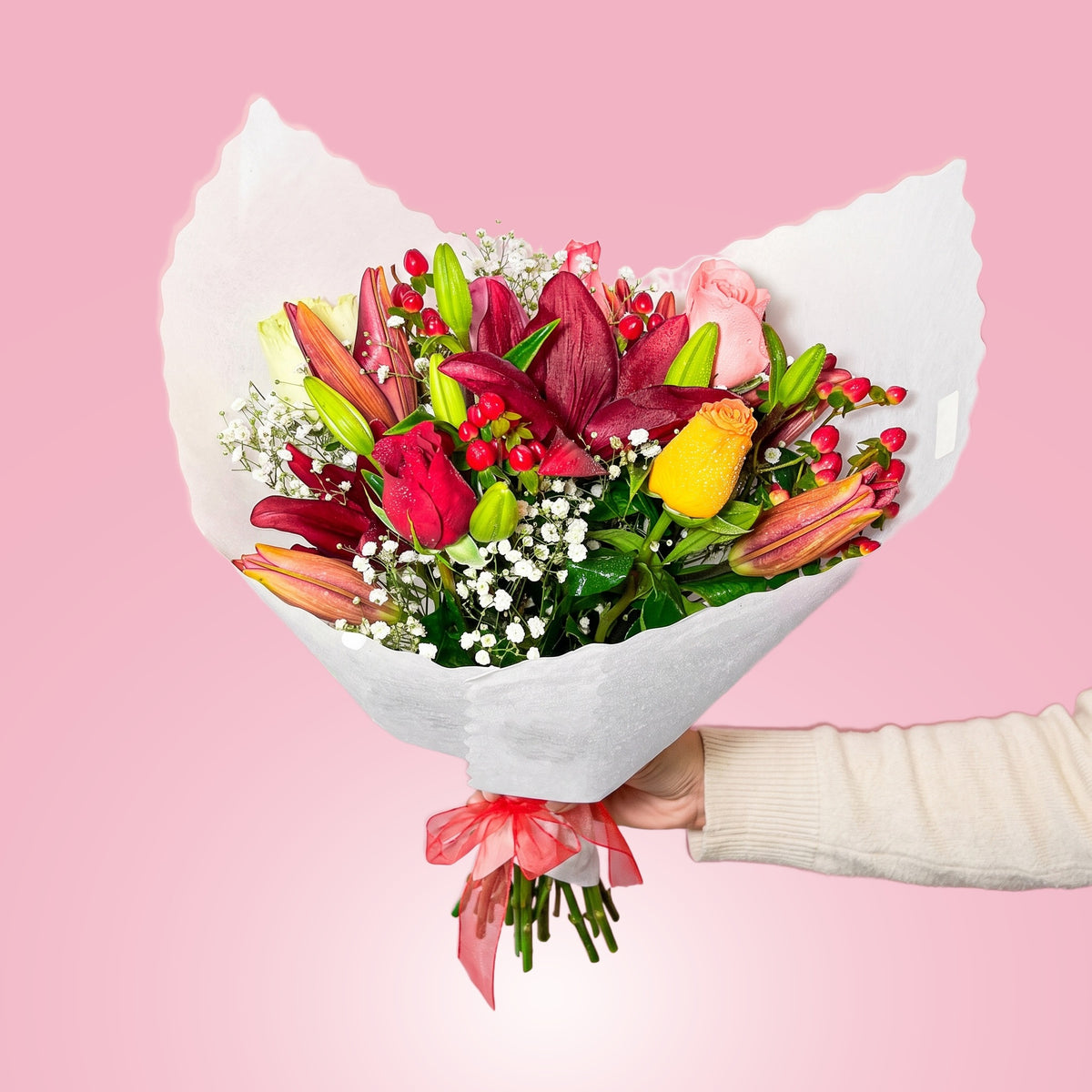 Ramo con 6 rosas y liliums entregado en mano