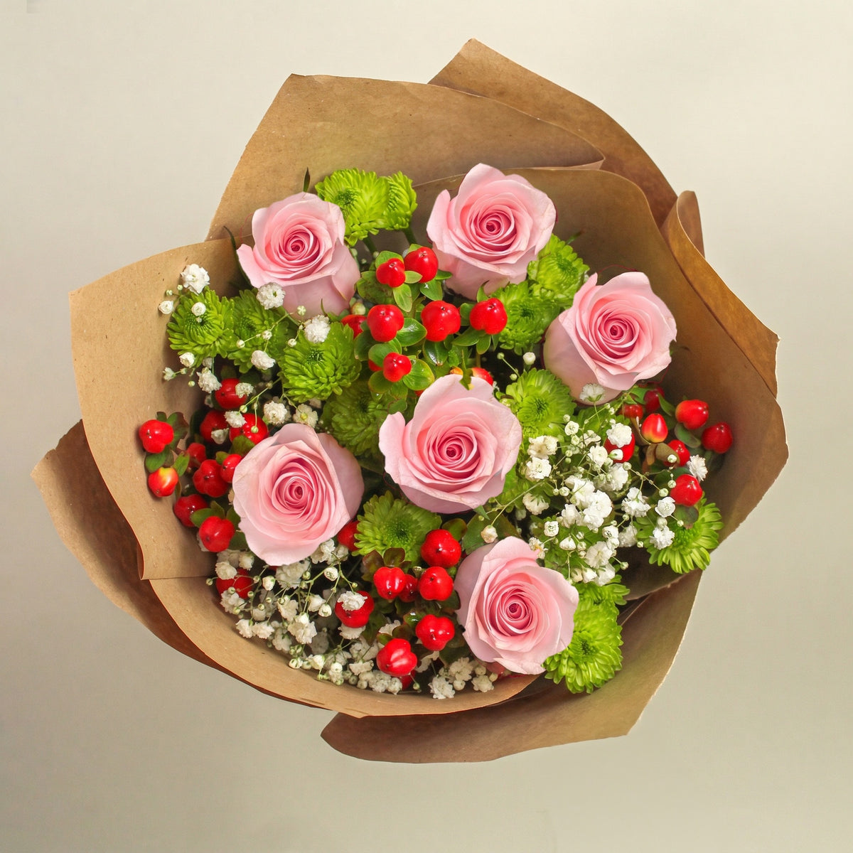 Ramo con 6 rosas y flores variadas, rosas rosadas