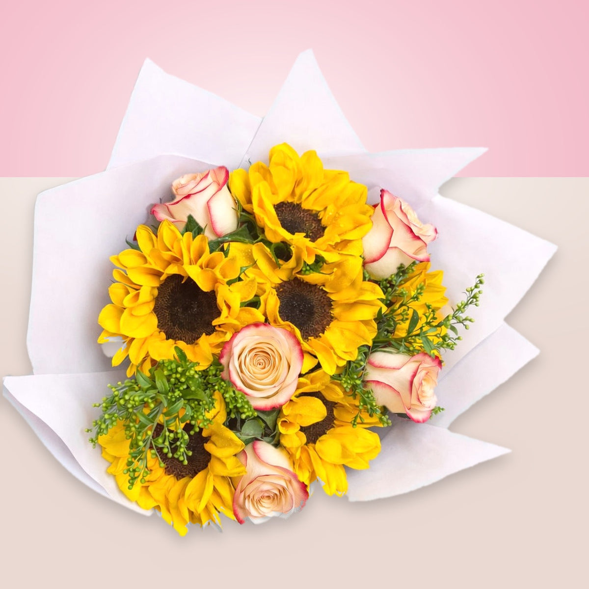 Ramo con 6 rosas blush y 6 girasoles