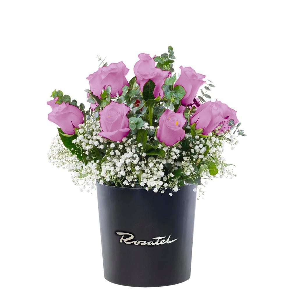 Sombrerera negra grande con 15 rosas y gypsophila, rosas lila