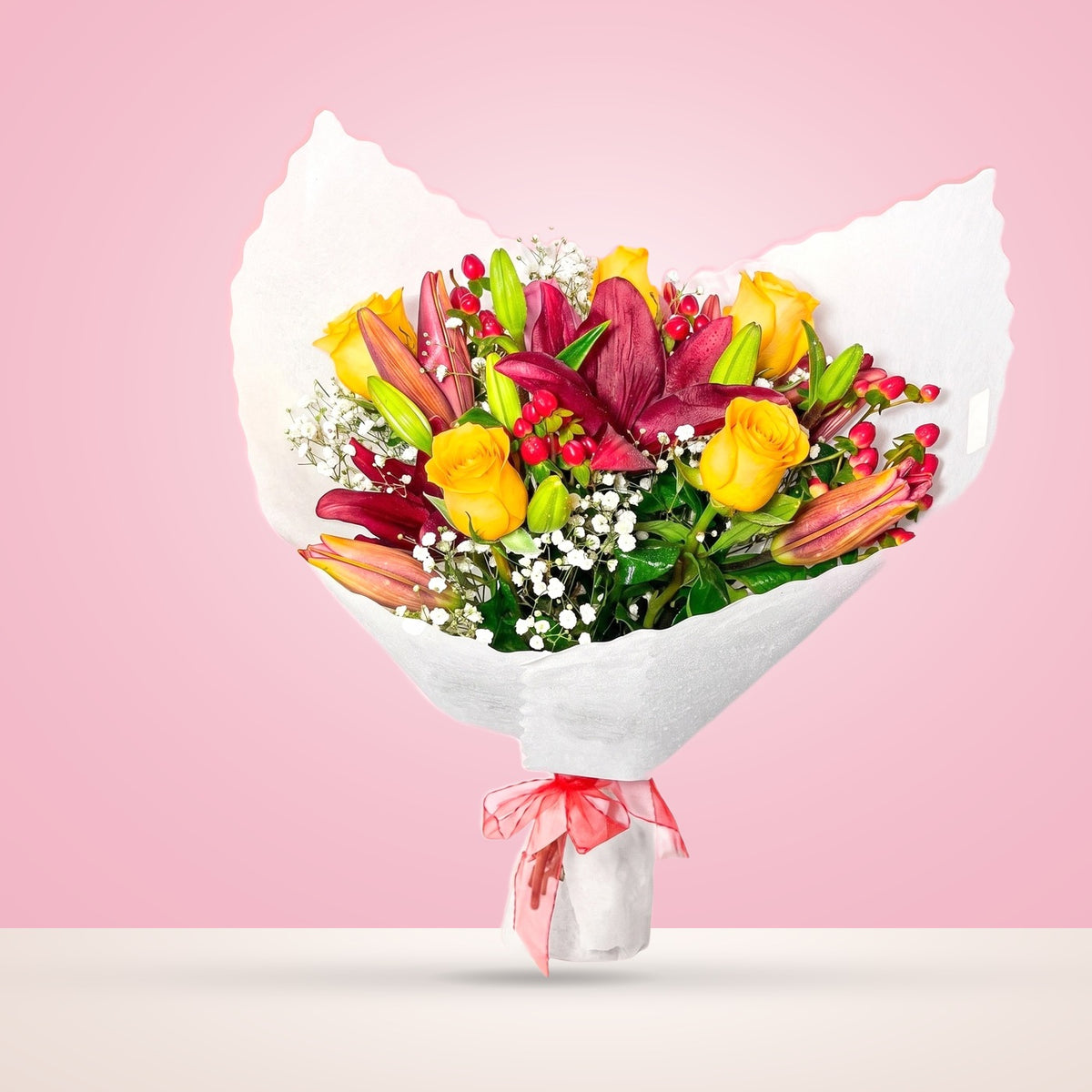 Ramo con 6 rosas amarillas y liliums