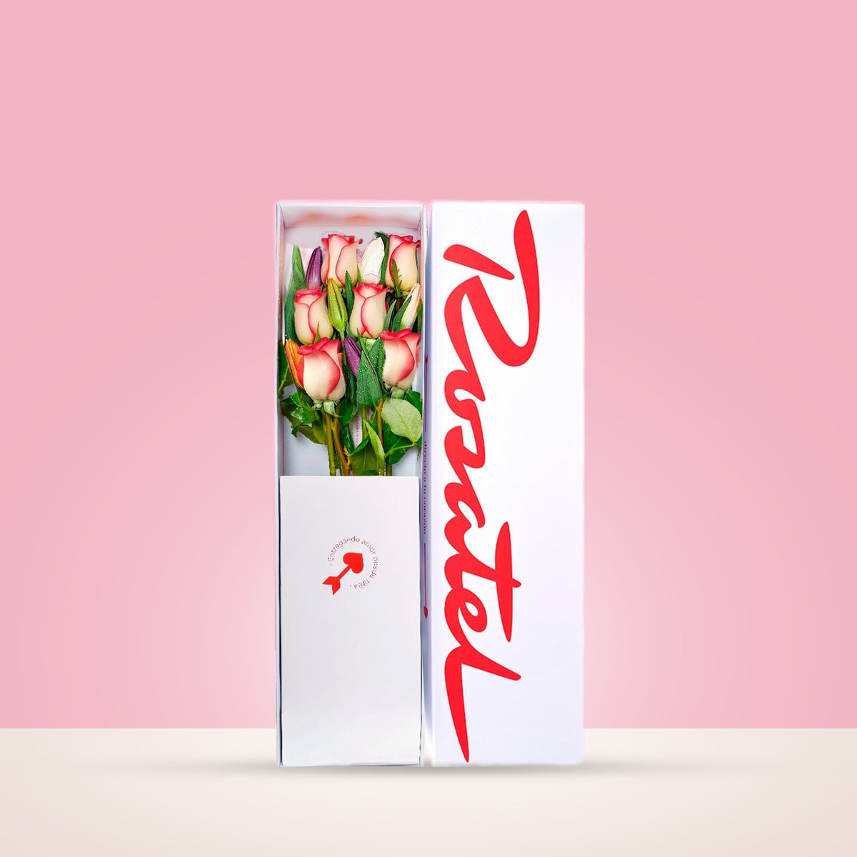 Caja blanca mediana Rosatel con 6 rosas y 6 tulipanes, rosas blush