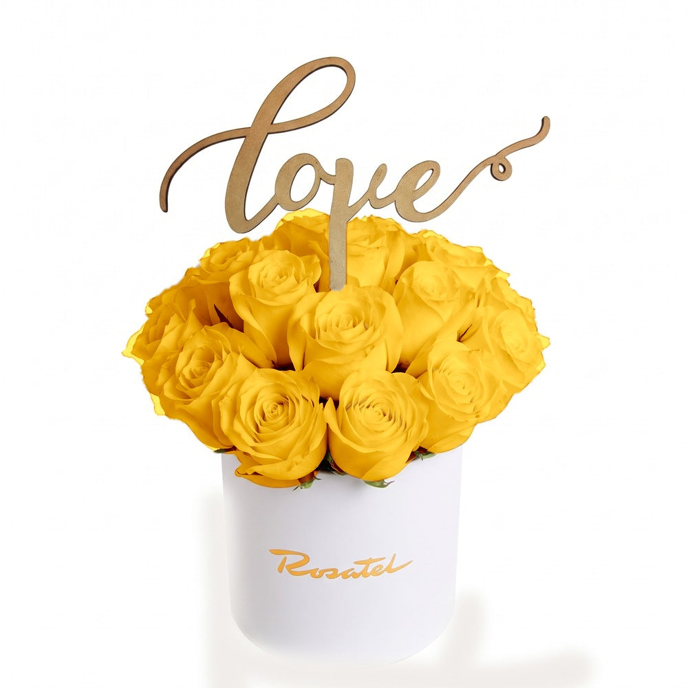 Sombrerera blanca mediana con 21 rosas y varilla Love dorada, rosas amarillas