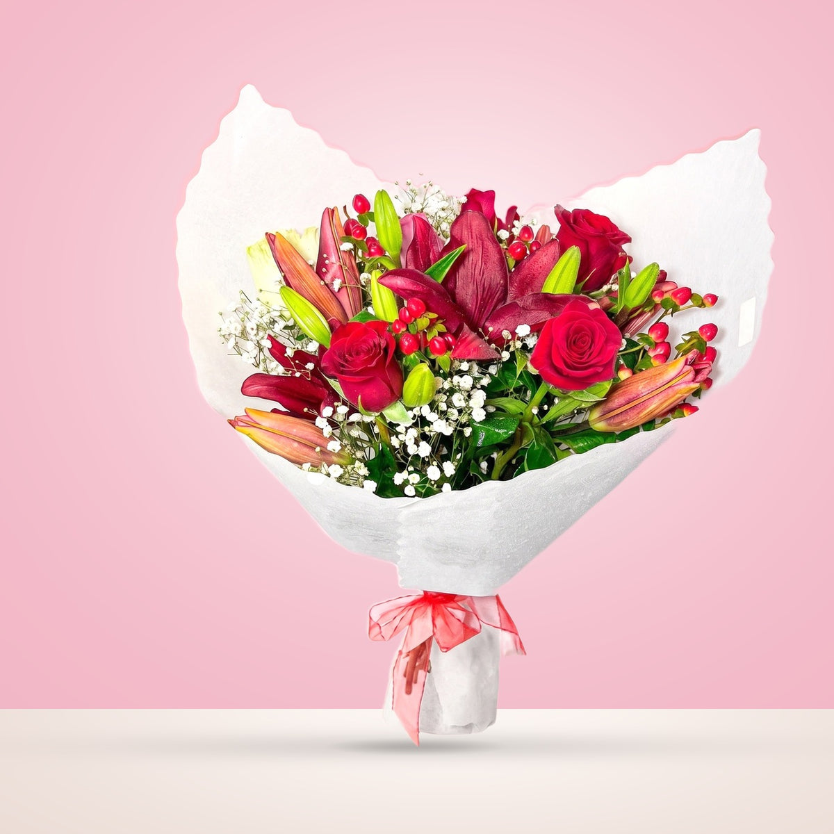 Ramo con 6 rosas rojas y liliums
