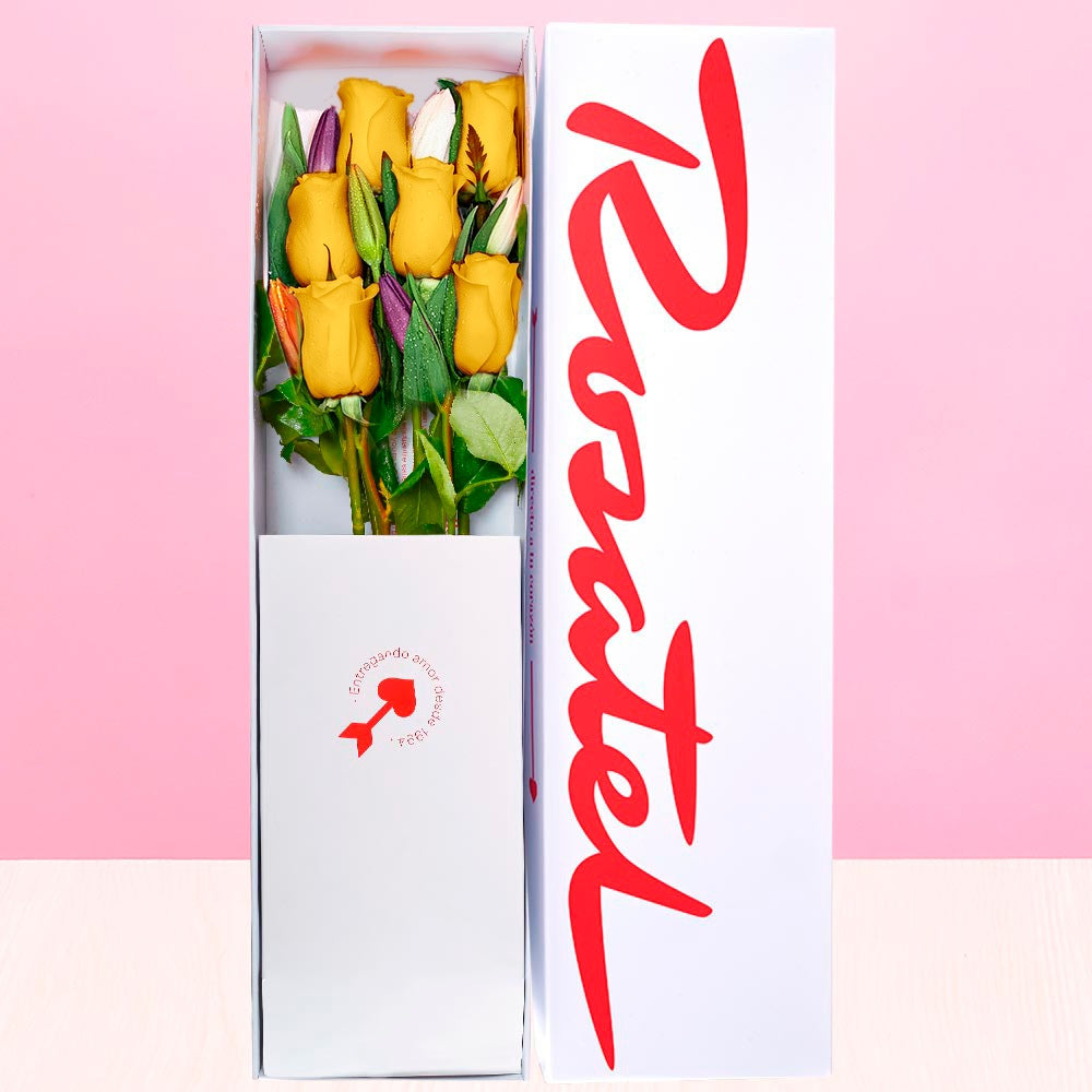Caja blanca mediana Rosatel con 6 rosas y 6 tulipanes, rosas amarillas