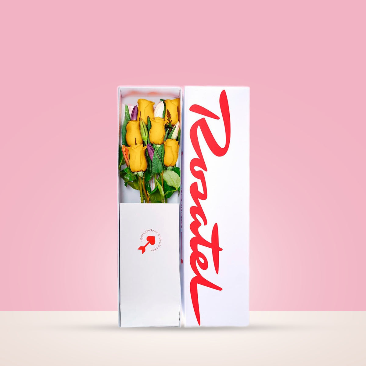 Caja blanca mediana Rosatel con 6 rosas y 6 tulipanes, rosas amarillas