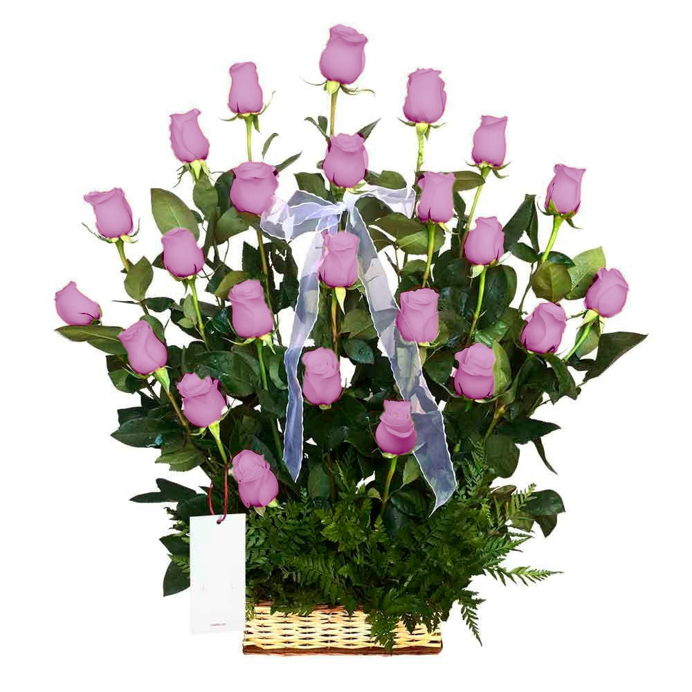 Canasta con 24 rosas y follaje, rosas lila