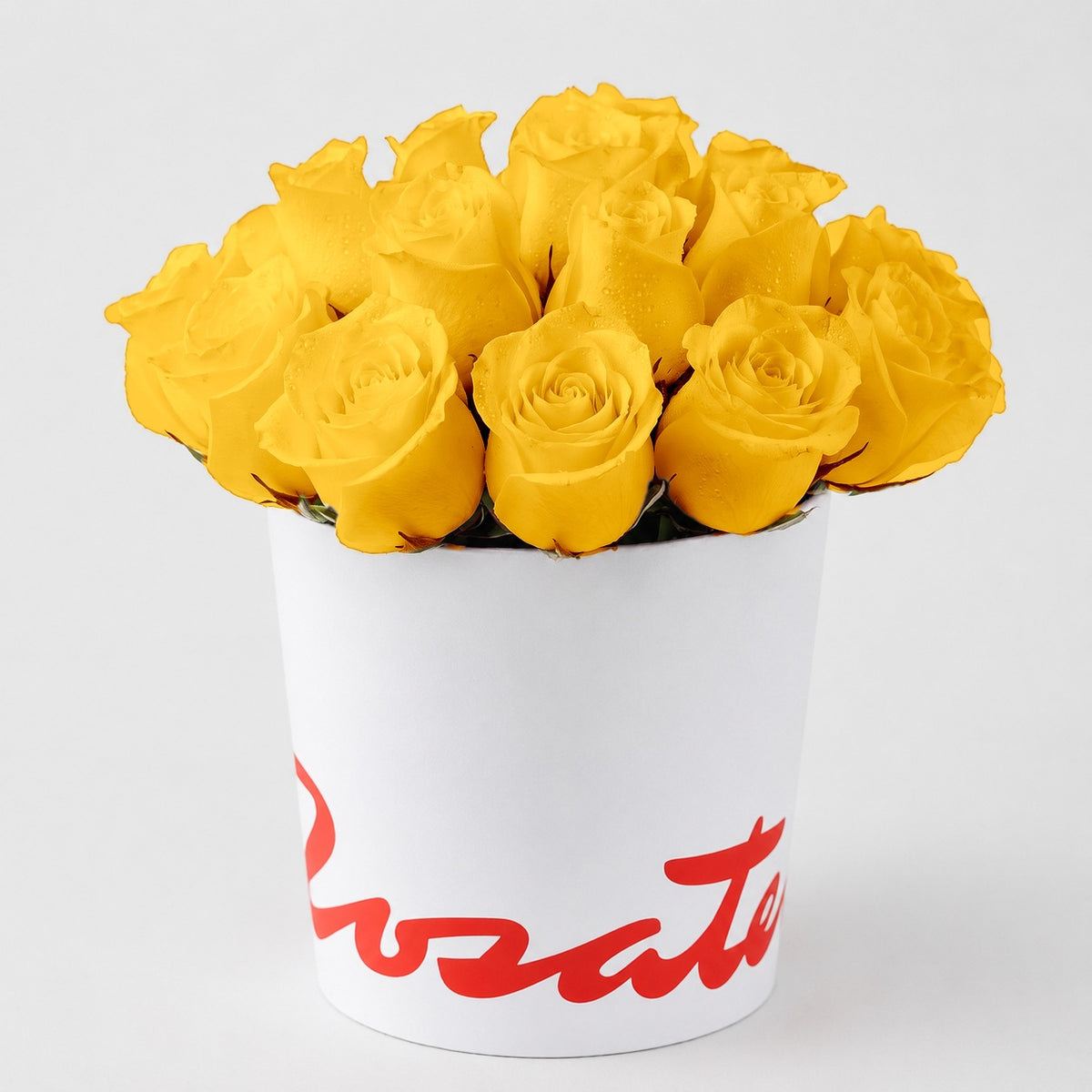 Sombrerera blanca mediana con 15 rosas, rosas amarillas