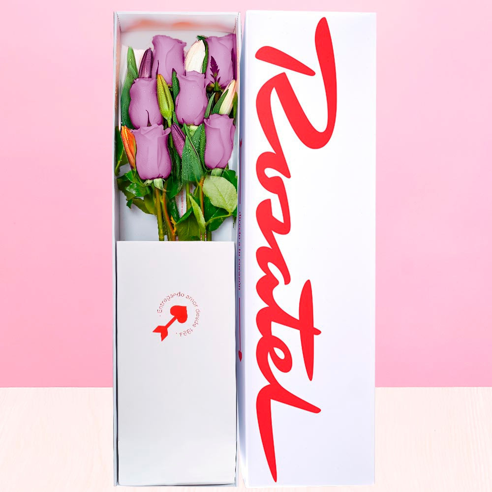 Caja blanca mediana Rosatel con 6 rosas y 6 tulipanes, rosas lila