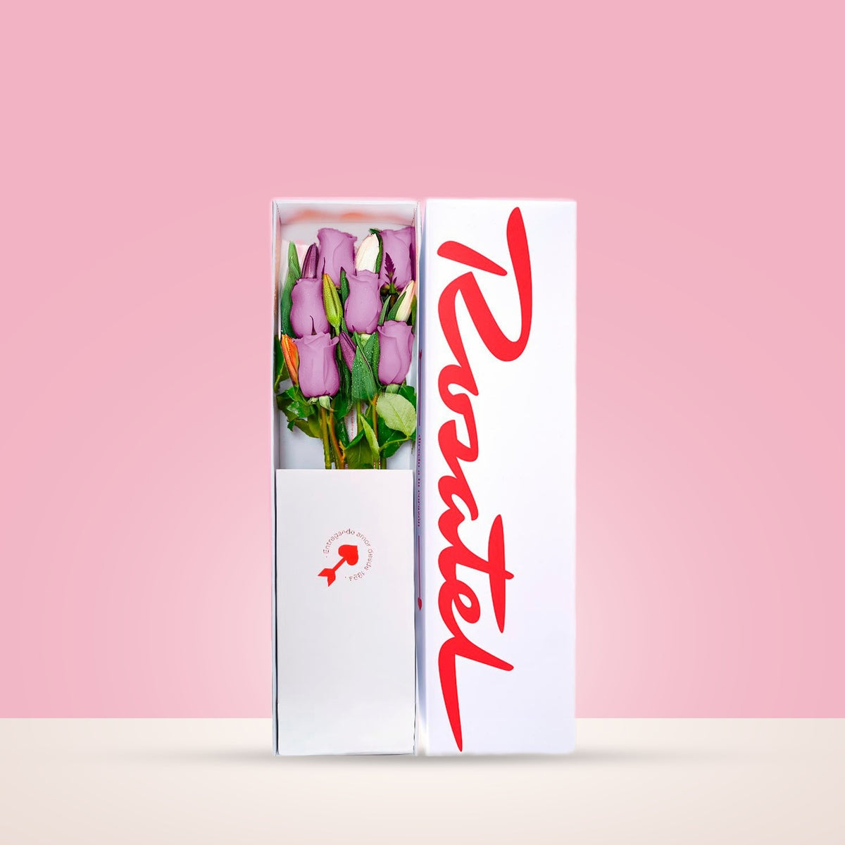Caja blanca mediana Rosatel con 6 rosas y 6 tulipanes, rosas lila