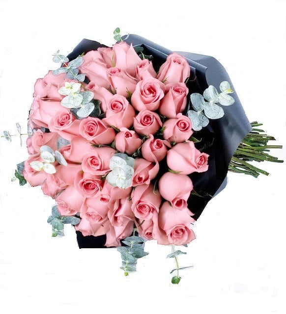 Ramo con 50 rosas y eucaliptus, rosas rosadas