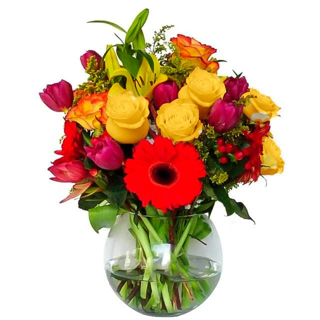 Arreglo con 10 rosas, 10 tulipanes y flores en pecera grande, rosas amarillas