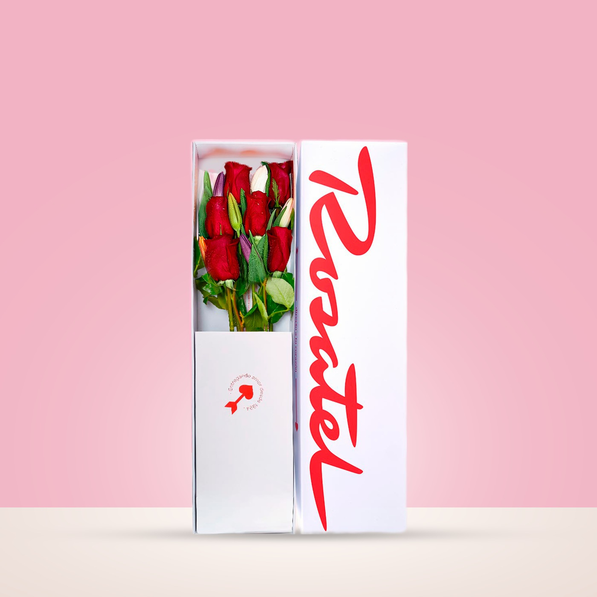 Caja blanca mediana Rosatel con 6 rosas y 6 tulipanes, rosas rojas