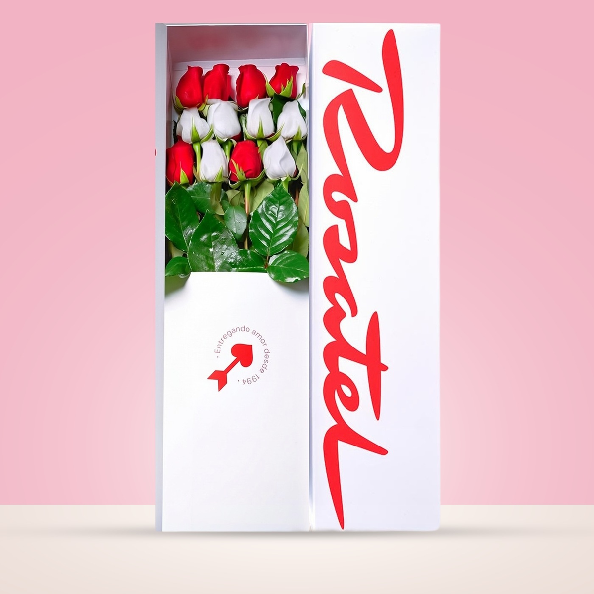 Caja blanca Rosatel con 12 rosas rojas y blancas