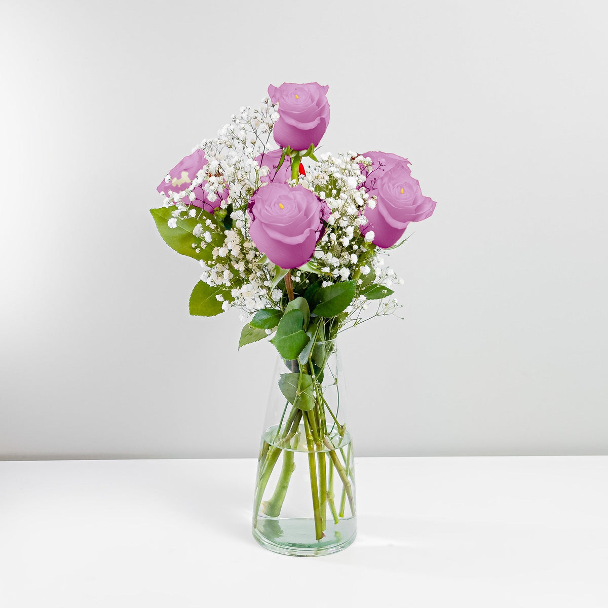 Arreglo con 6 rosas en florero modelo gélida, rosas lila
