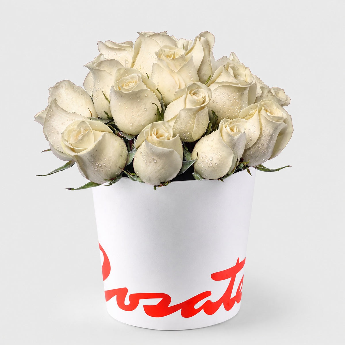 Sombrerera blanca mediana con 21 rosas, rosas blancas