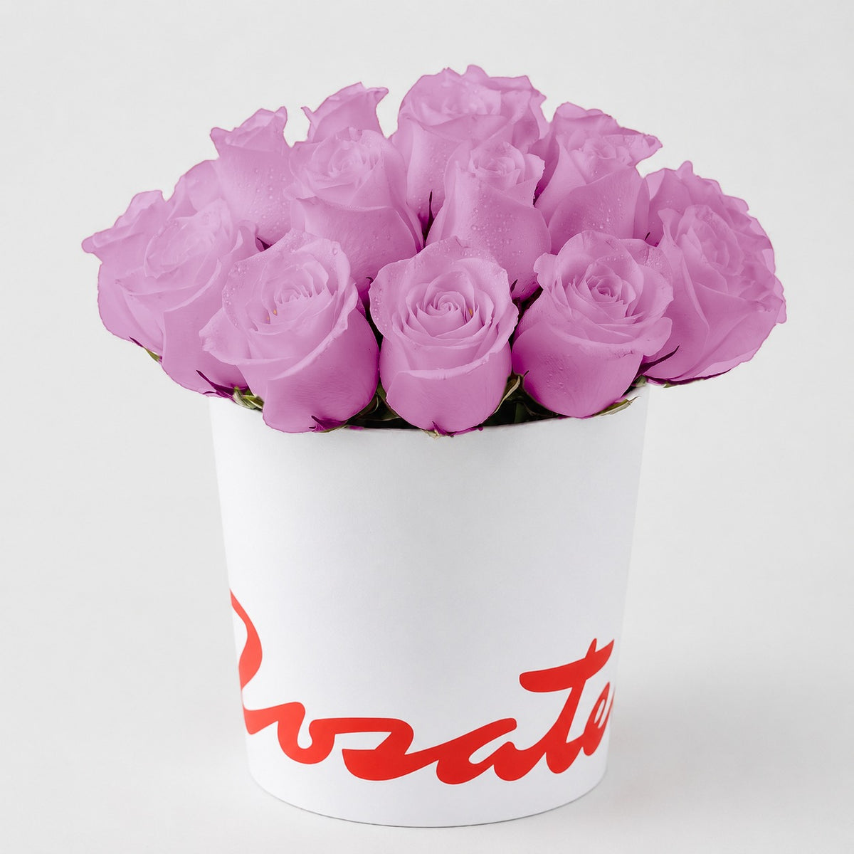 Sombrerera blanca mediana con 15 rosas, rosas lila