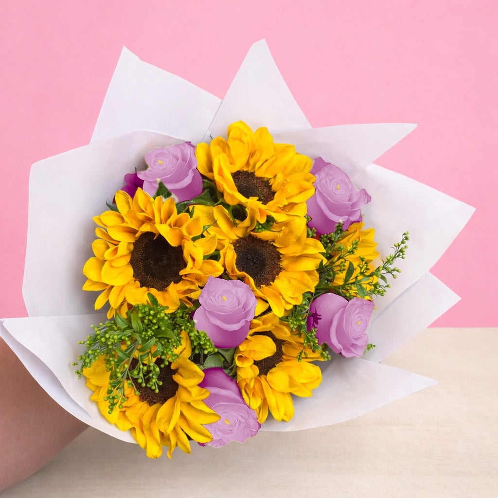 Ramo con 6 rosas y 6 girasoles, rosas lila