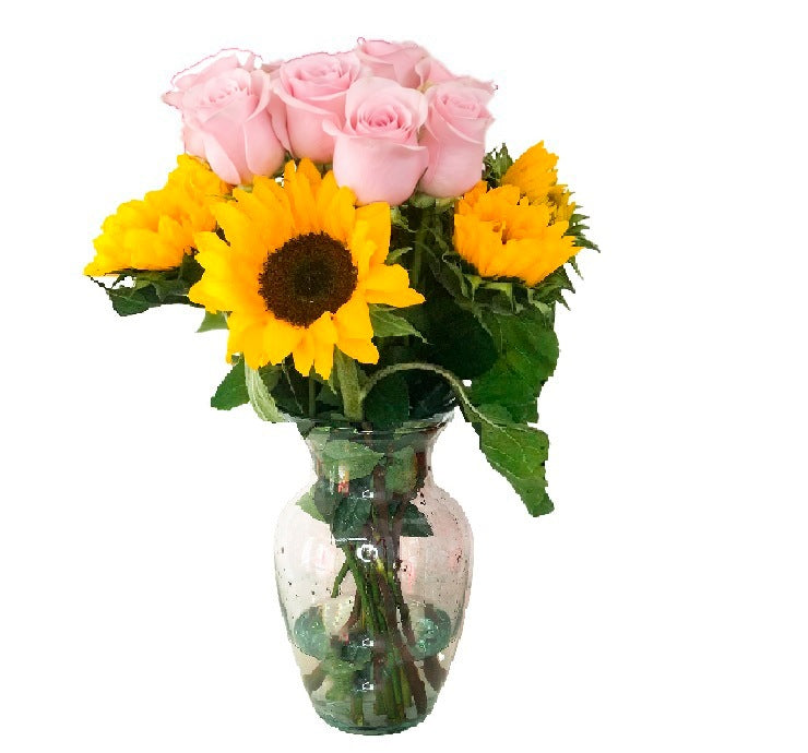 Arreglo con 12 rosas y 6 girasoles en florero samaritano, rosas rosadas