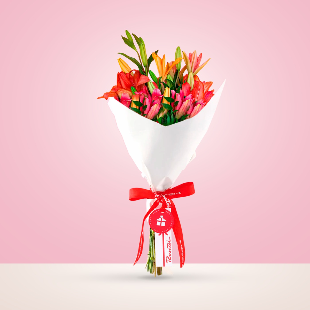 Ramo con 6 liliums envuelto en papel coreano con cinta Rosatel