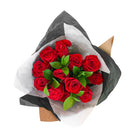 Ramo 12 rosas y ruscus