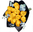 Ramo con 12 rosas y eucaliptus, rosas amarillas