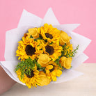 Ramo con 6 rosas y 6 girasoles, rosas amarillas