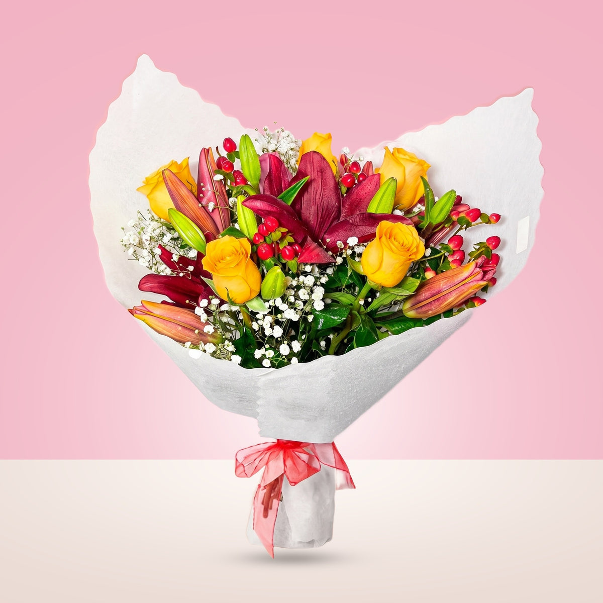 Ramo con 6 rosas amarillas y liliums