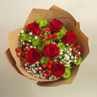 Ramo con 6 rosas y flores variadas, rosas rojas