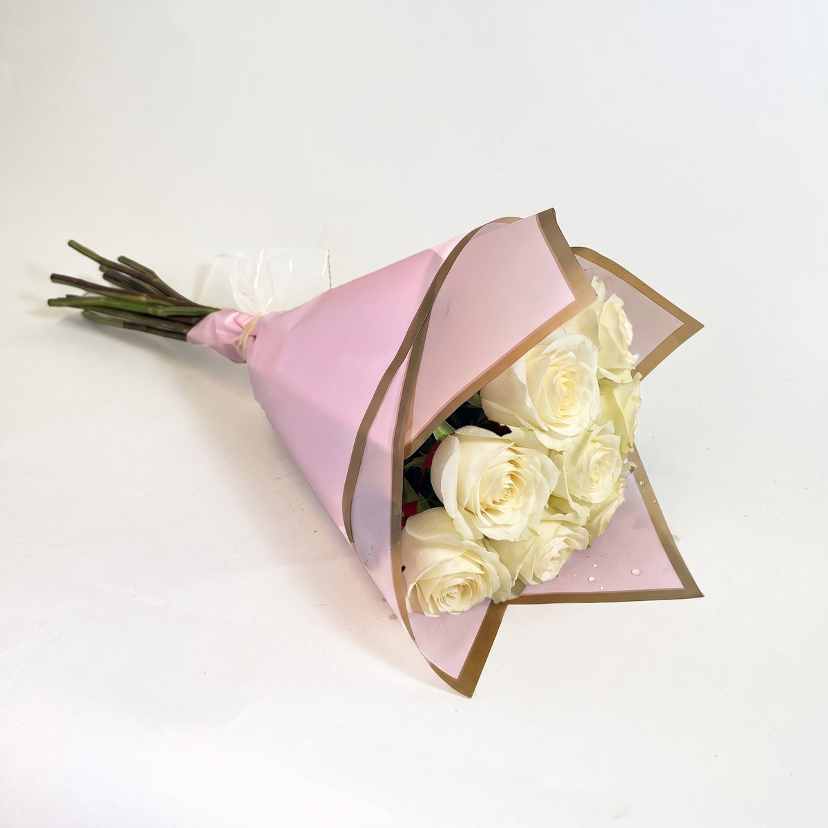 Ramo con 10 rosas en papel coreano, rosas blancas