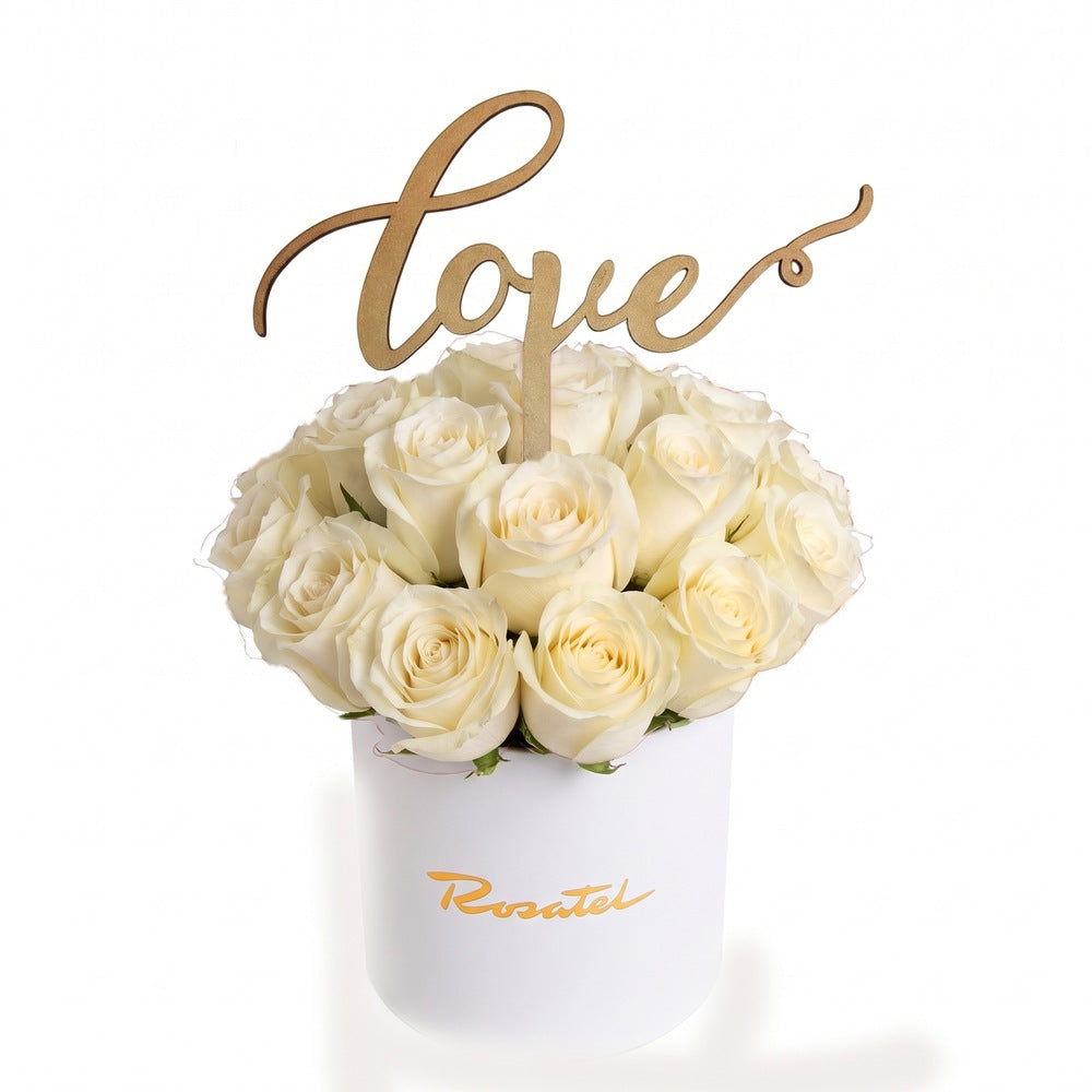 Sombrerera blanca mediana con 21 rosas y varilla Love dorada, rosas blancas