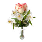 Uniflor con 3 rosas y astromelia, rosas blush (crema con borde rojo)