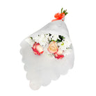 Ramo con 4 rosas y maules, rosas blush (crema con borde rojo)