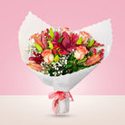 Ramo con 6 rosas blush y liliums