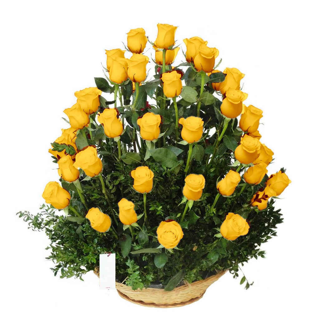 Canasta plato con 50 rosas, rosas amarillas
