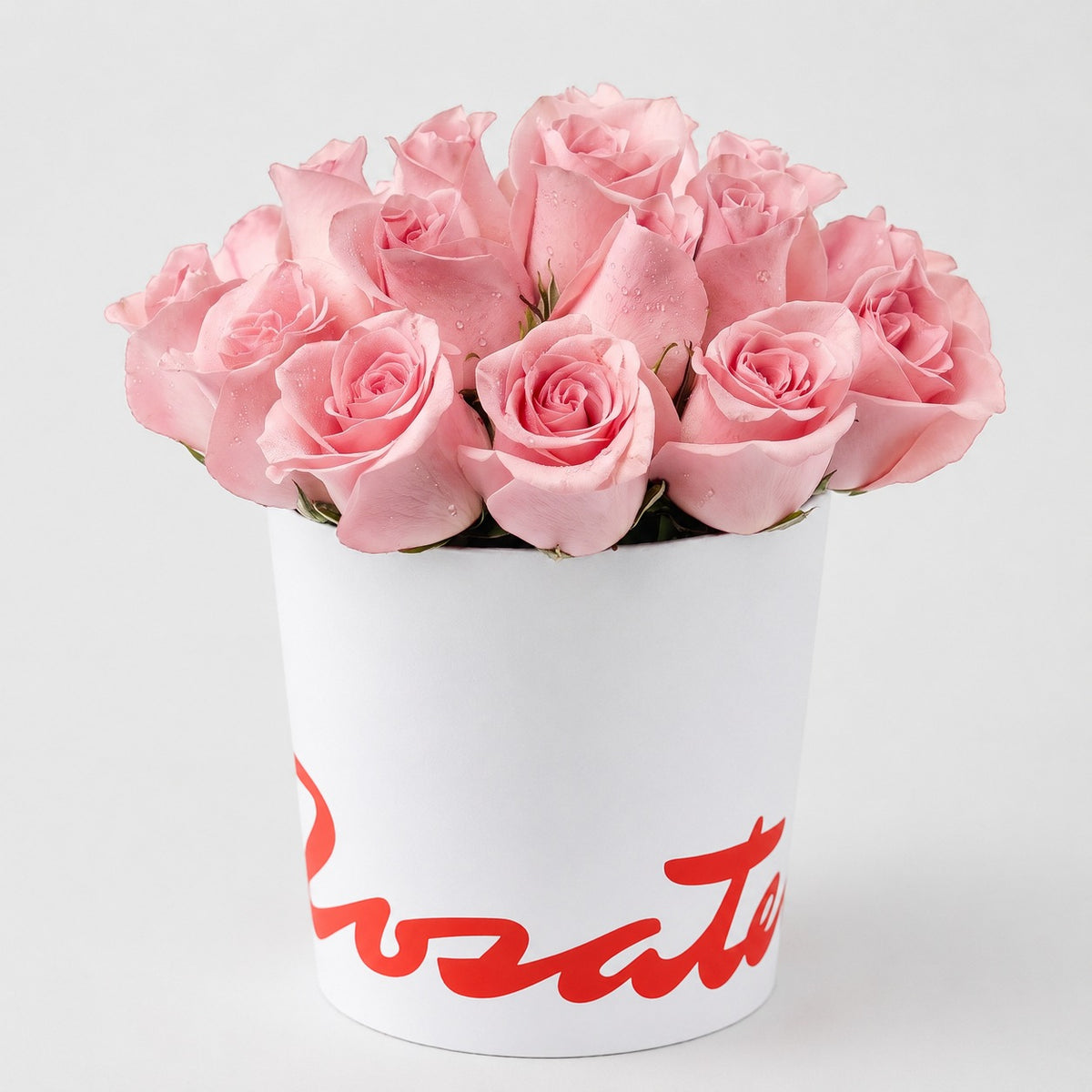 Sombrerera blanca mediana con 15 rosas, rosas rosadas