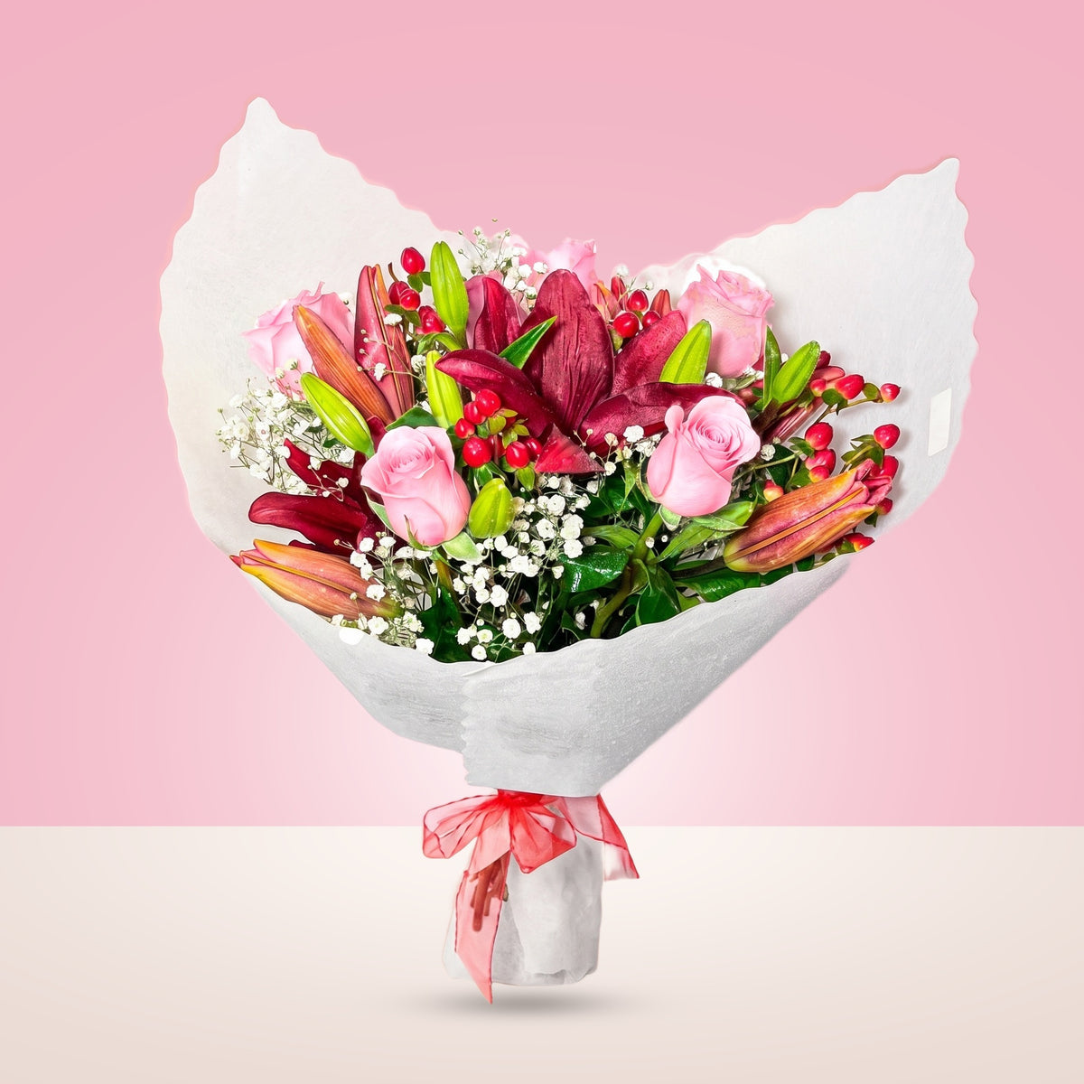 Ramo con 6 rosas rosadas y liliums