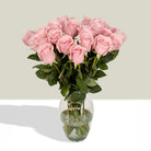 Arreglo con 24 rosas en florero samaritano, rosas rosadas