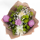Ramo rústico con 3 rosas y flores variadas, rosas lila