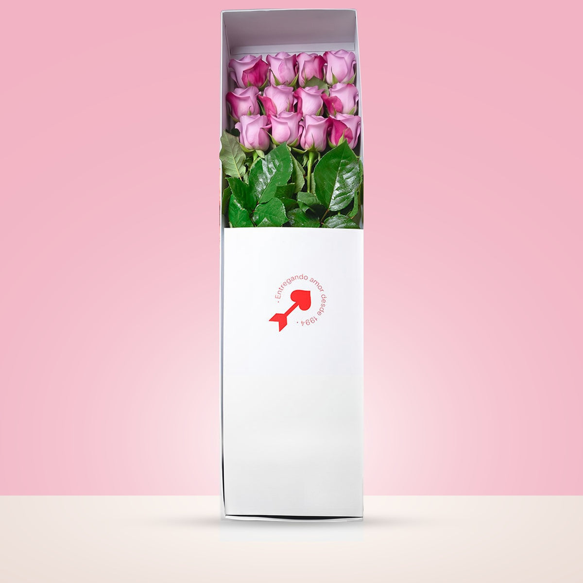 Caja blanca Rosatel con 12 rosas lila