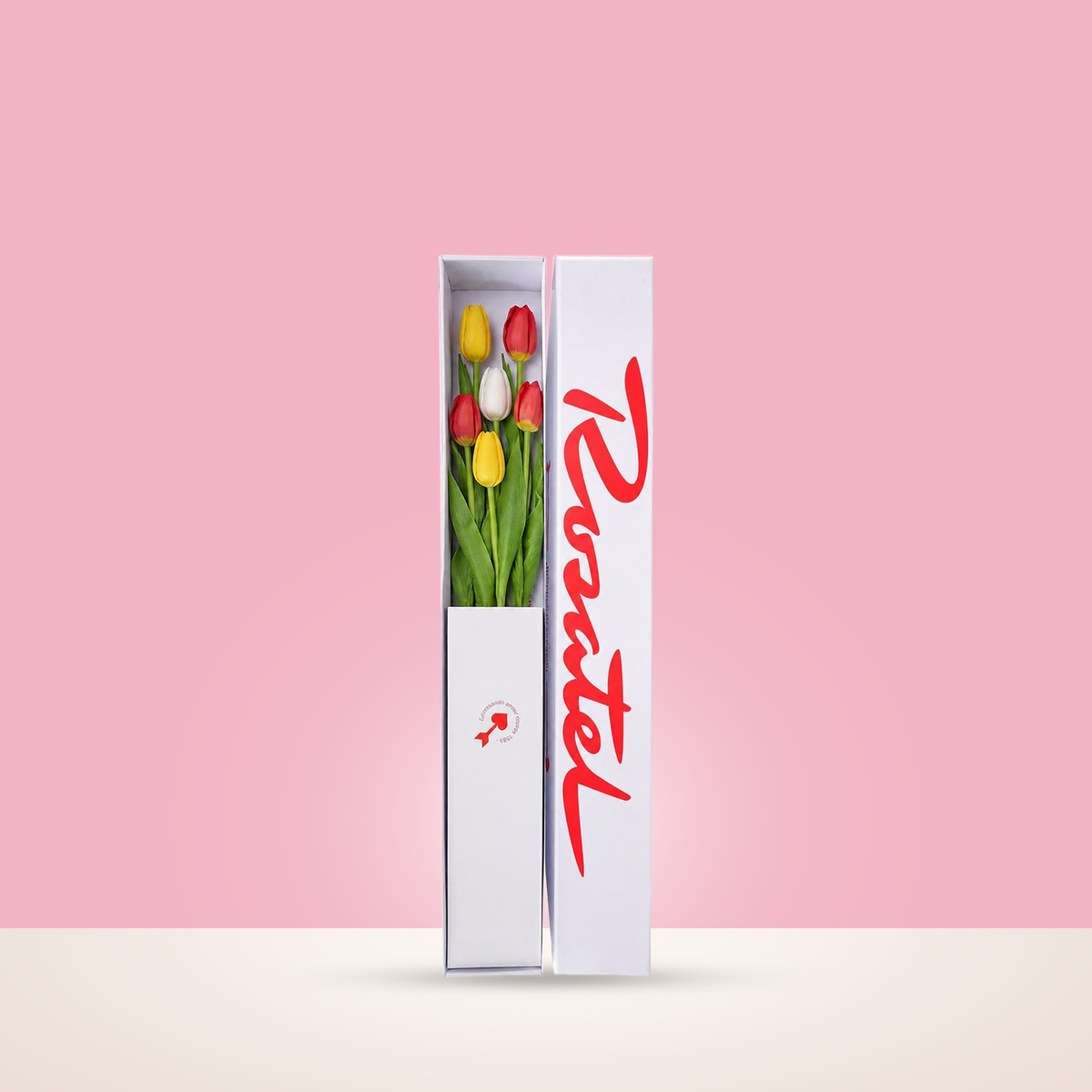 Caja blanca pequeña Rosatel con 6 tulipanes de colores variados