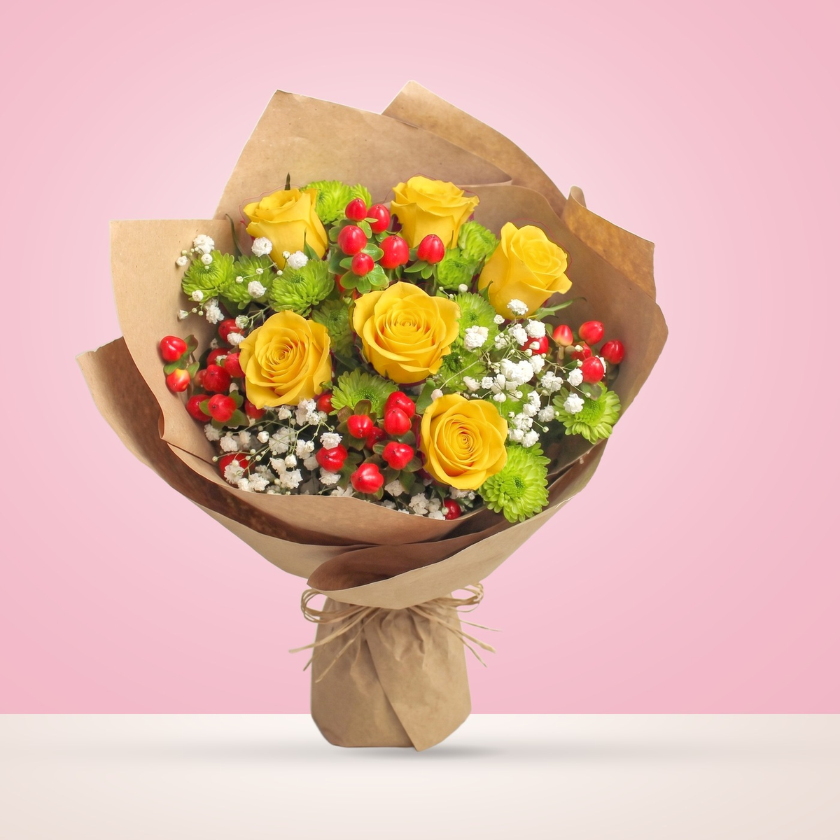 Ramo con 6 rosas y flores variadas, rosas amarillas