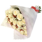 Ramo con 25 rosas y gypsophila, rosas blancas