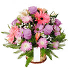 Canasta con 6 rosas, gerberas y flores, rosas lila