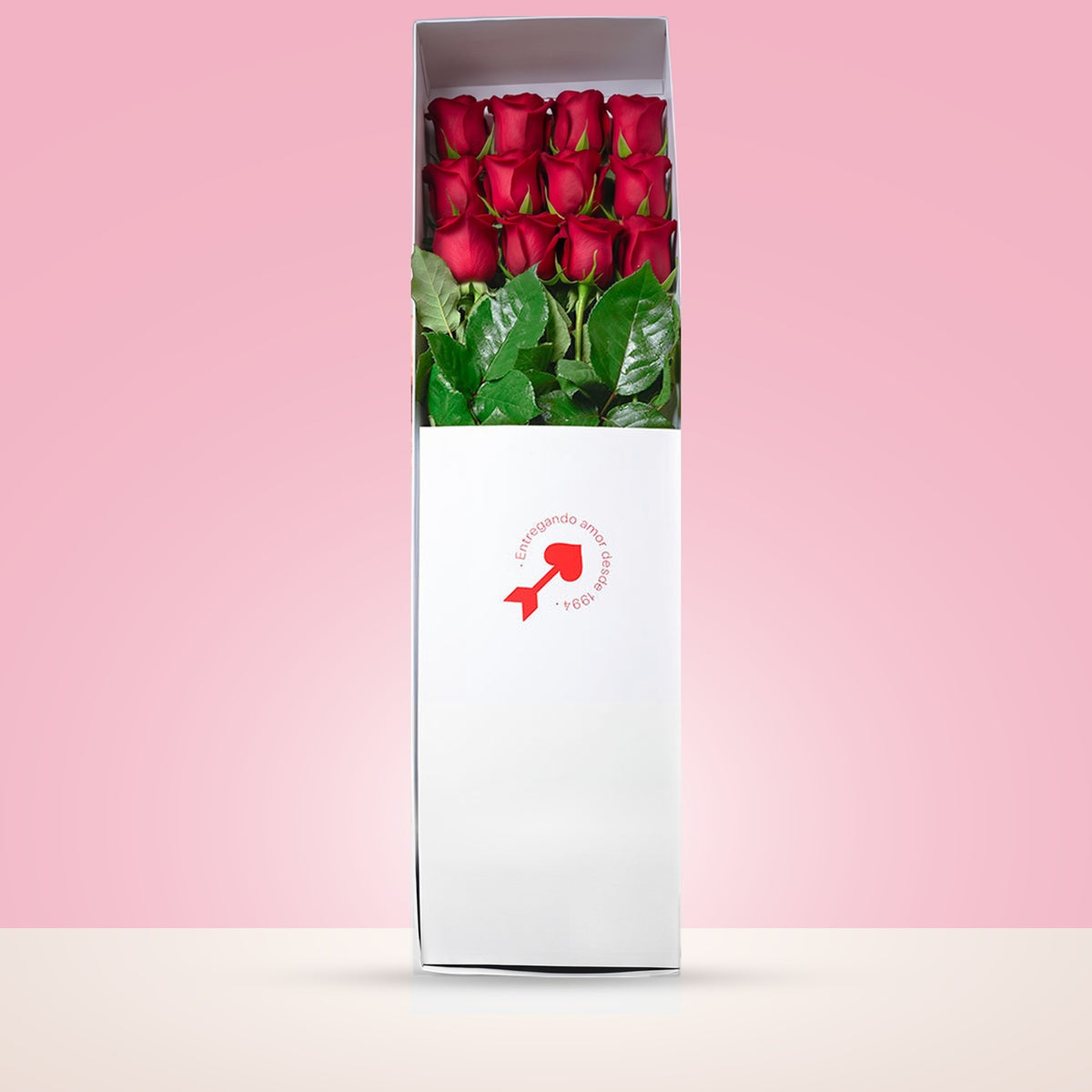 Caja blanca Rosatel con 12 rosas rojas