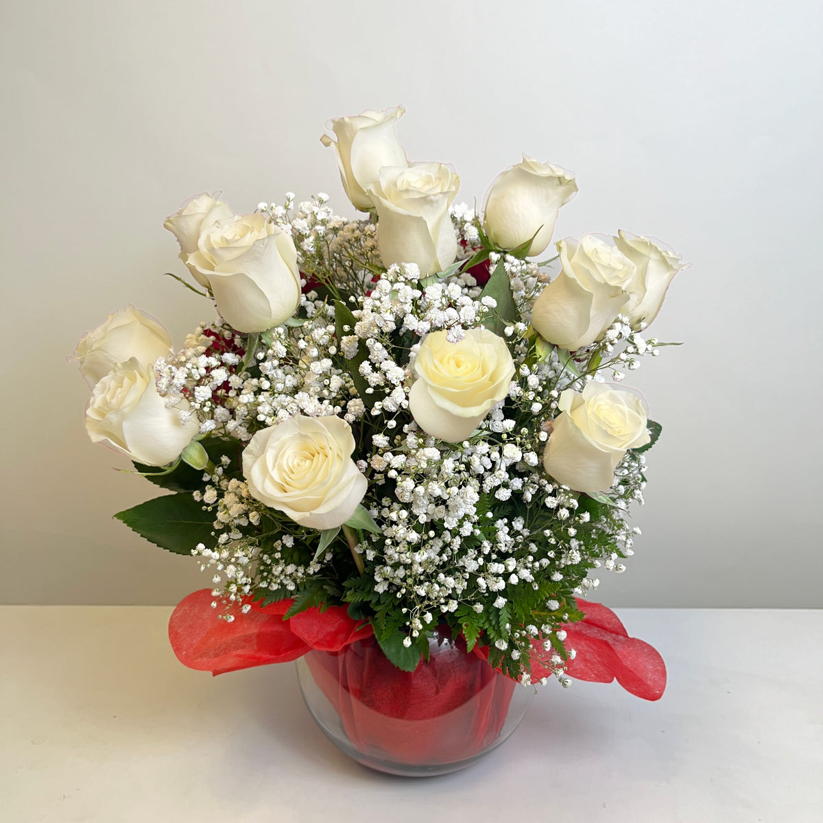 Arreglo de 20 rosas en pecera grande, rosas blancas