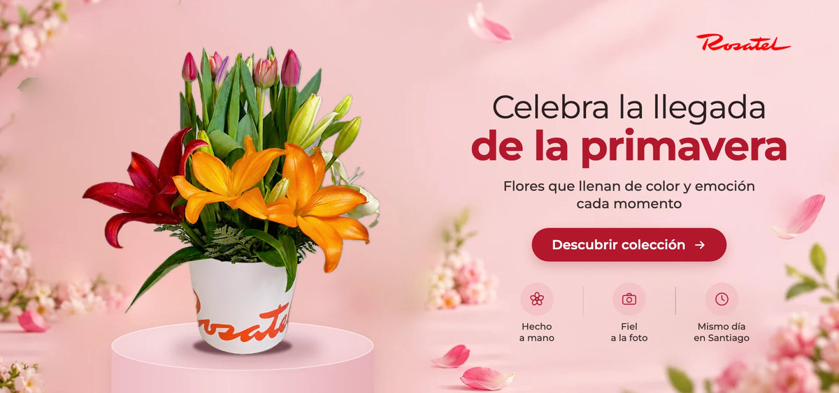 Celebra la llegada de la primavera con Rosatel: sombrerera blanca con tulipanes y liliums sobre pedestal rosado y flores de cerezo