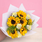 Ramo con 6 rosas y 6 girasoles, rosas blancas