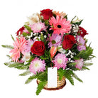 Canasta con 6 rosas, gerberas y flores, rosas rojas
