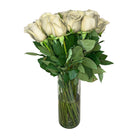 Arreglo con 36 rosas en florero velón, rosas blancas
